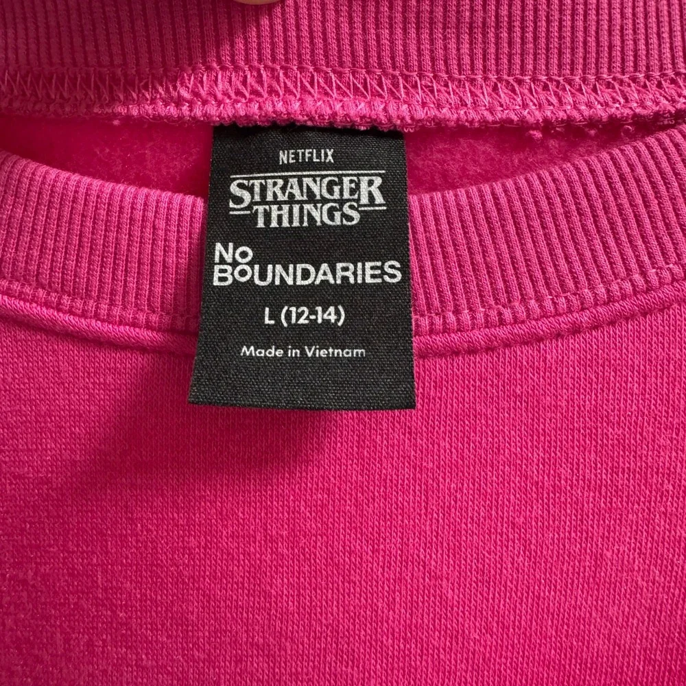 Stranger Things "Beam Me Up, This Place Sucks" Sweatshirt, Size L, Pink -‎ NWT!! - Picture 5 of 7